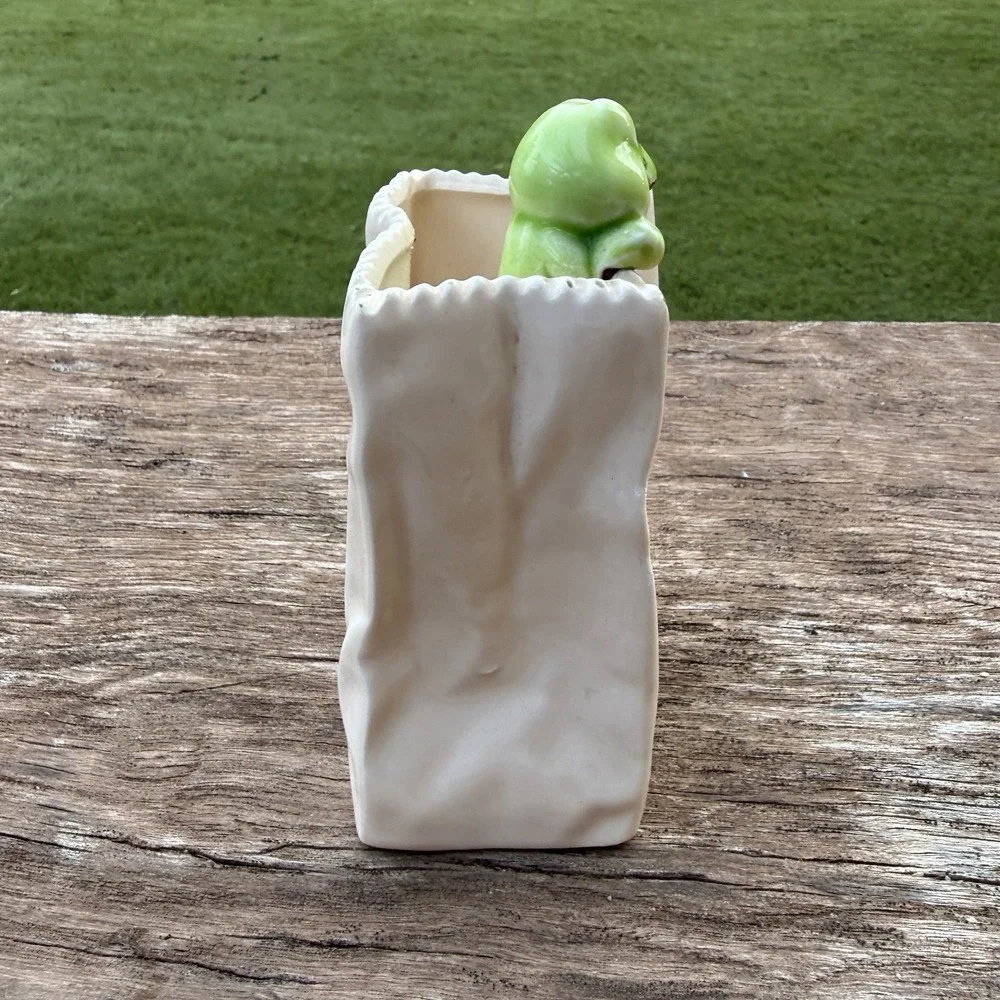 Georgia Peach Kitschy Souvenir Pencil Holder Frog Paper Bag MC And Co. Office